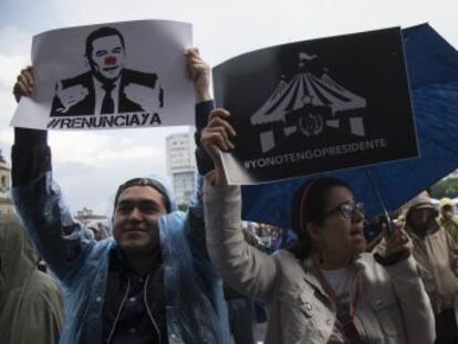 El embajador de Estados Unidos advierte de que expulsar a Iván Velázquez podría afectar la cooperación de su Gobierno