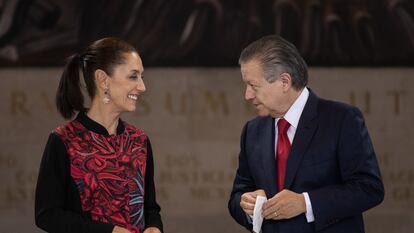 Claudia Sheinbaum y el entonces ministro presidente de la Suprema Corte, Arturo Zaldívar, en mayo de 2022.
