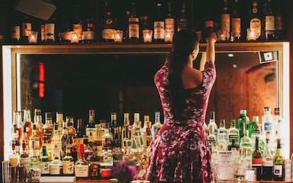 Barra del bar Nitecap, uno de los modernos 'speakeasy' de moda en el Lower East Side de Nueva York.