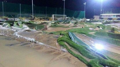 Campo de fútbol del C.D Cardassar tras las inundaciones de octubre 2018.