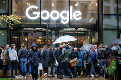 Protesto de trabalhadores do Google em Londres no ano passado.