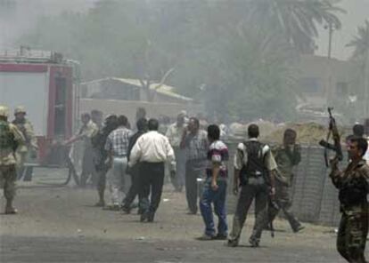 La confusión reina momentos después de la explosión de un coche bomba en el centro de Bagdad.