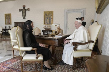 La esposa del presidente Andrés Manuel López Obrador se reunió con el papa Francisco en el Vaticano, Roma.