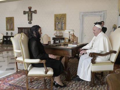 La esposa del presidente Andrés Manuel López Obrador se reunió con el papa Francisco en el Vaticano, Roma.
