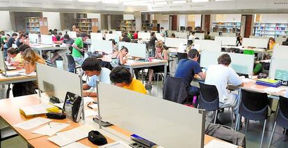 Estudiantes jóvenes universitarios