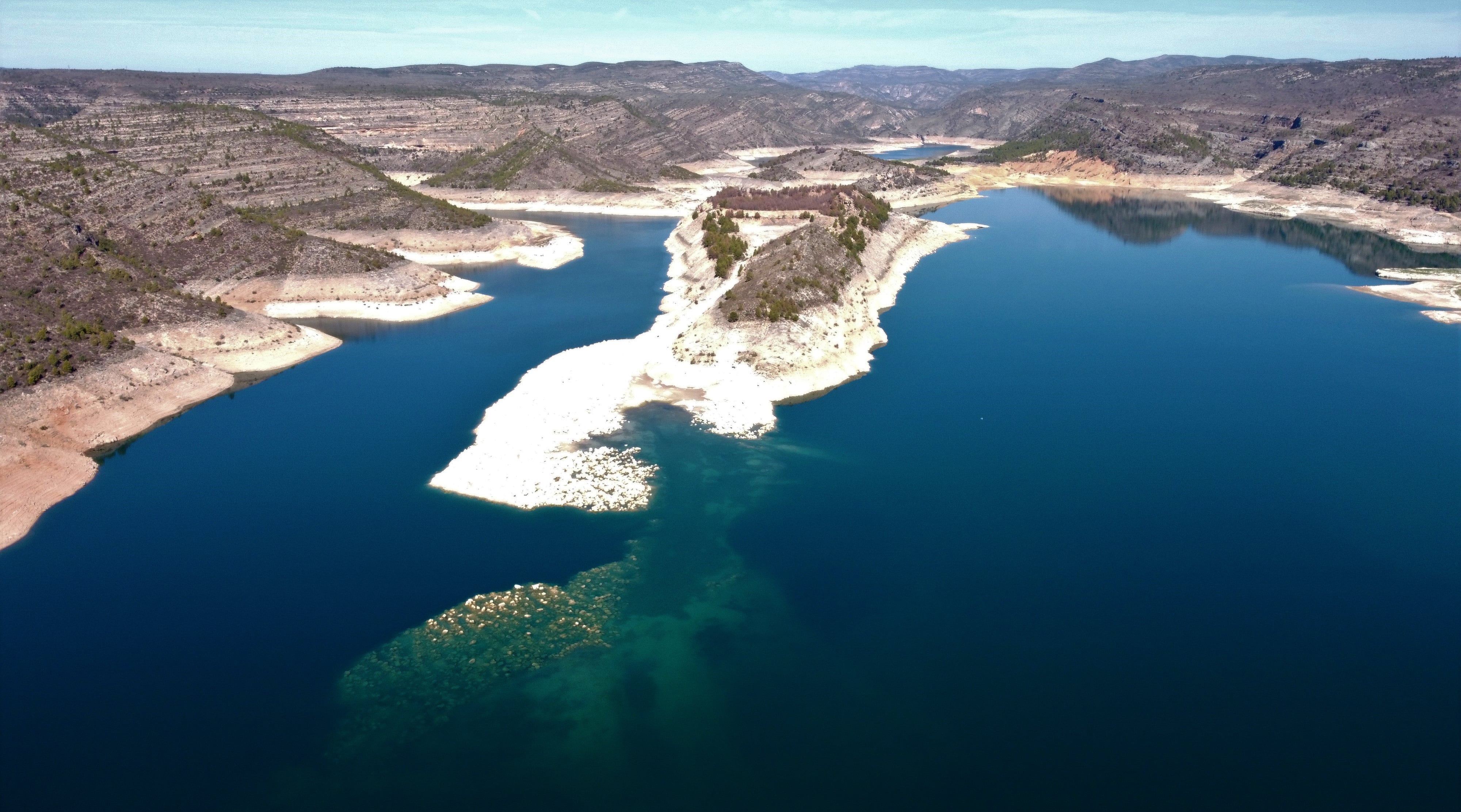 El bajo nivel de los embalses en la cuenca del Júcar por la sequía evitó...