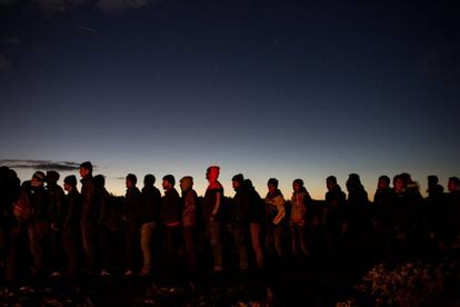 CESME, TURKEY - DECEMBER 03:  Migrants and refugees, mostly from Afghanistan line up to receive food and water from volunteers of the Imece community group, while they wait to leave turkey at a launching point in the coastal town of Cesme on December 3, 2015 in Cesme, Turkey. The flow of boats from Turkey has slowed after a 3bn euro deal was struck between the EU and Turkey, to slow the flow of migrants and refugees to Europe. Since the deal was on November 29th, Turkish police have rounded up approximately 1300 migrants and arrested a number of smugglers. Police checkpoints on the roads leading to launch points have been increased slowing the amount of boats leaving turkish shores.  (Photo by Chris McGrath/Getty Images)