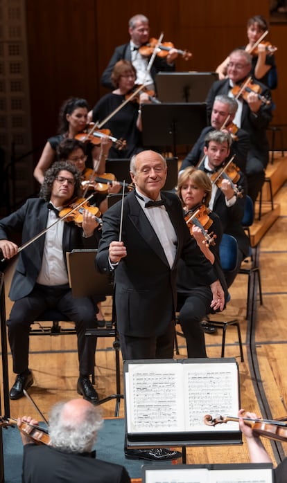 Iván Fischer, director, fundador y ‘alma mater’ de la Orquesta del Festival de Budapest durante su concierto del sábado en el KKL de Lucerna.