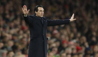 Emery dirige al PSG contra el Arsenal.