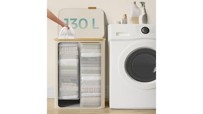 Cesto para roupa suja com tampa e dois compartimentos.