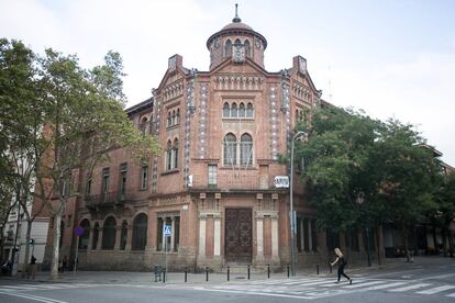 Exterior de la Casa de la Prensa en el 5 de la avenida Rius i Taulet.