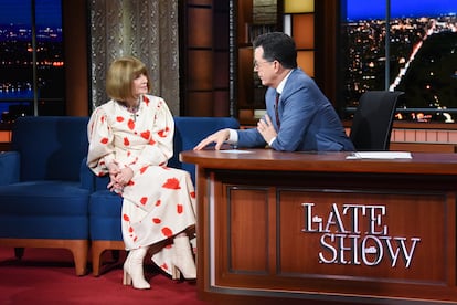 En su visita al The Late Show with Stephen Colbert, también con botas de Manolo Blahnik.