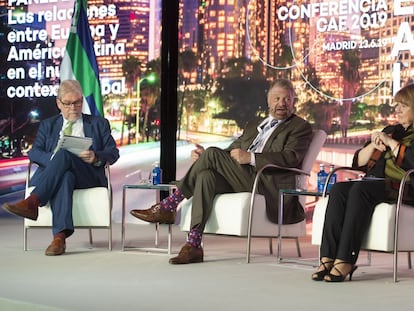 El periodista Michael Reid, el excanciller mexicano, Jorge G. Castañeda y el exministra de exteriores de Argentina, Susana Malcorra. 