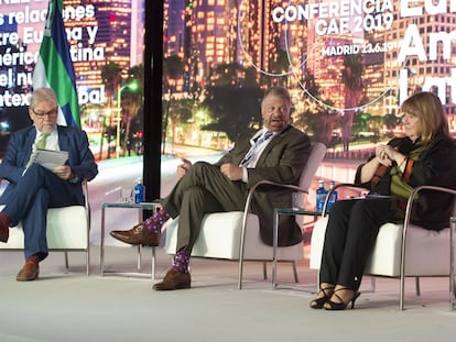 El periodista Michael Reid, el excanciller mexicano, Jorge G. Castañeda y el exministra de exteriores de Argentina, Susana Malcorra. 