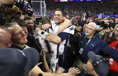 Brady celebra la conquista de su novena Super Bowl