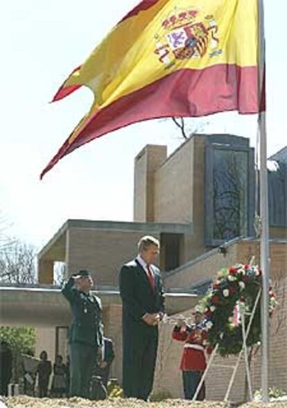 Bush honra a las víctimas en la residencia del embajador español.