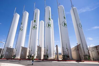 Tanques de almacenamiento de la planta de hidrógeno verde de Puertollano (Ciudad Real) de Iberdrola.