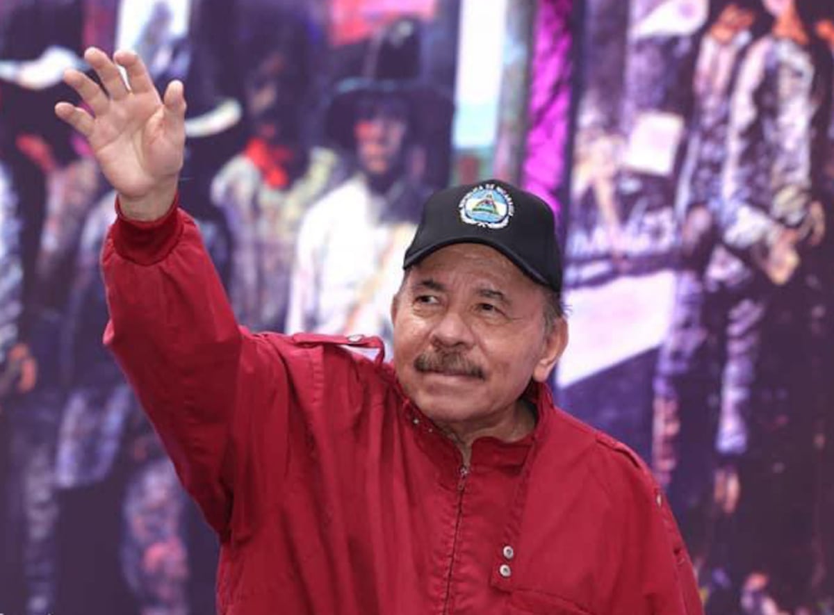 Daniel Ortega imitates Spanish accent (Spanish audio)