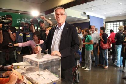 Xavier Trías, candidato de CiU a la alcaldía de Barcelona, vota