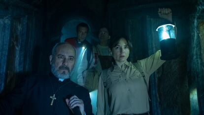 Delante, Jaime Ordóñez y Leonor Watling. Detrás, Pablo Derqui y Keren Hapuc, en 'Anatema'.