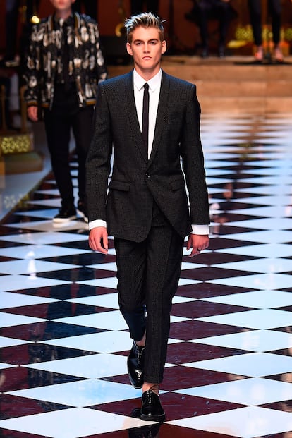 Presley Gerber desfilando para Dolce & Gabbana.