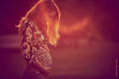 La actriz Blake Lively publicó esta fotografía en su página web para anunciar el embarazo de su primer hijo.