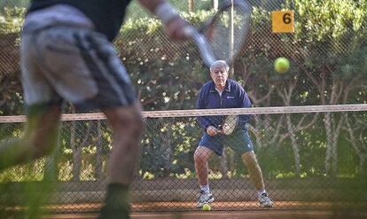 Jordi Montull, jugando a tenis en 2009, unos meses después del registro del Palau.