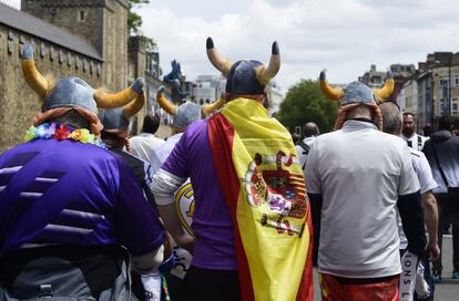 Aficionados del Real Madrid en los exteriores del Estadio.