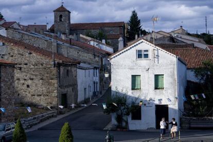 En Robregordo (menos de 60 habitantes) el tiempo, quieto, es una de las cosas más importantes.