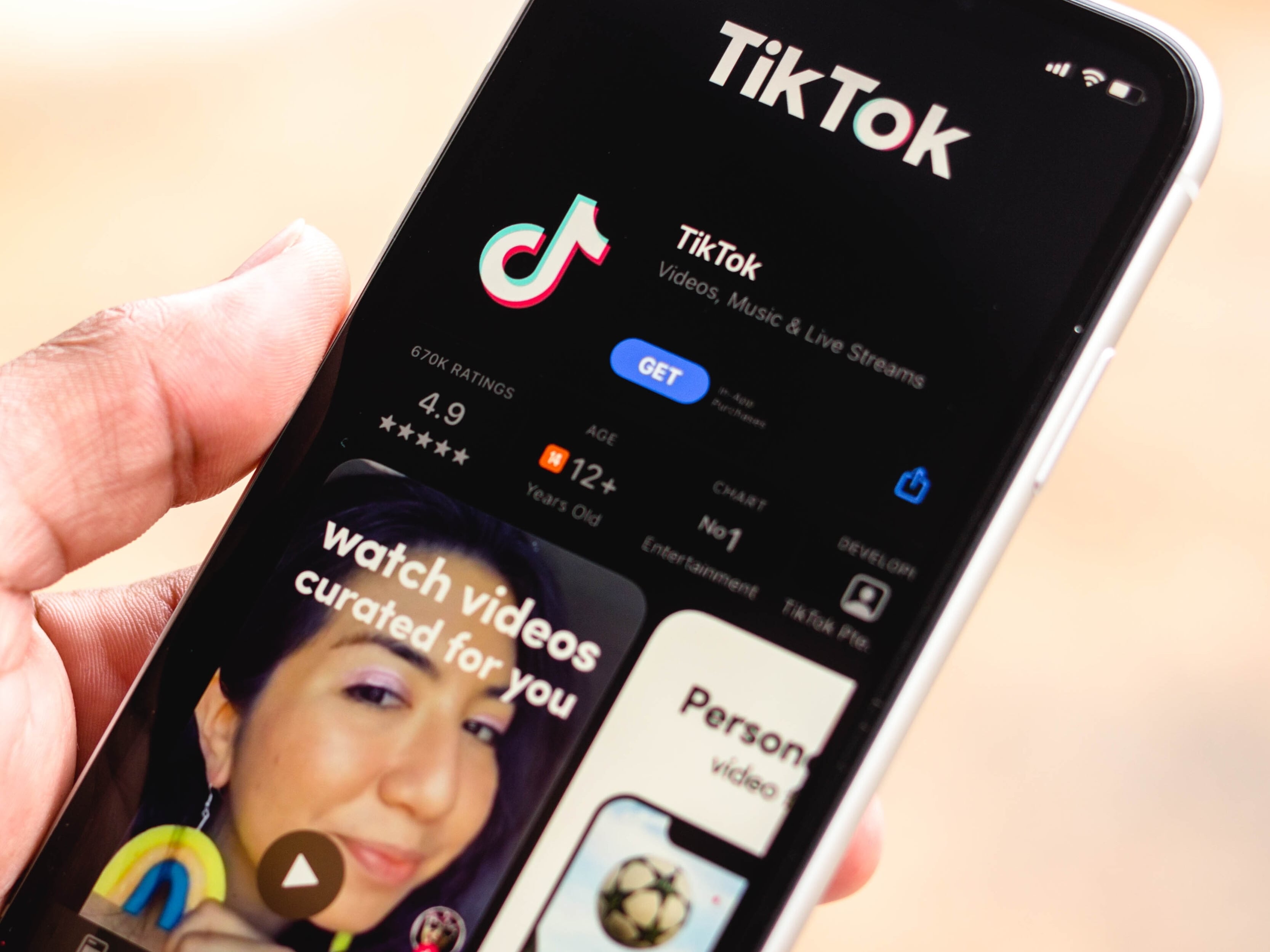 Logo de TikTok en una tienda de aplicaciones.