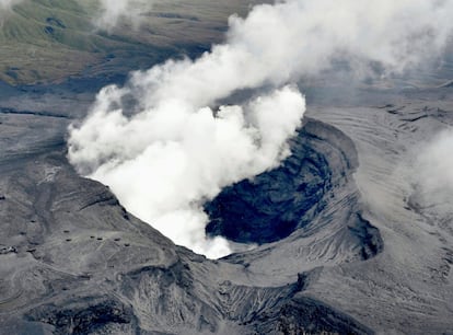 El monte Aso, volcán situado en el suroeste de Japón y uno de los más activos del país, registró su primera erupción explosiva en 36 años, informó la Agencia Meteorológica de Japón (JMA).