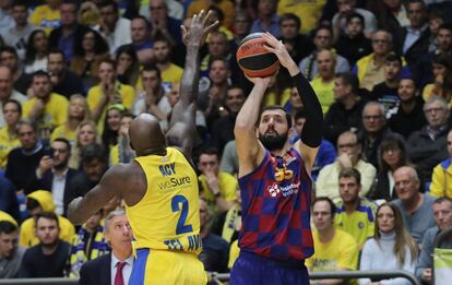 Mirotic lanza ante Acy.