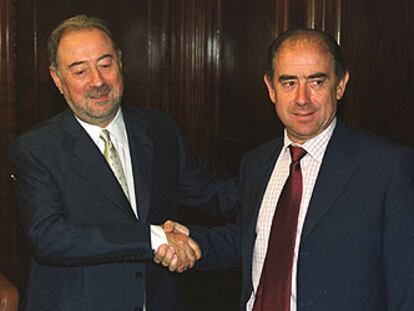 El alcalde, Gabino de Lorenzo, a la izquierda, y Manuel Lafuente, presidente del Real Oviedo, en 2003.