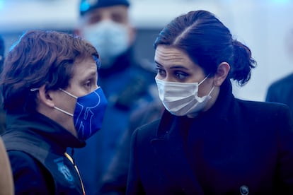 Madrid Mayor José Luis Martínez-Almeida and Madrid regional premier Isabel Díaz Ayuso at the scene of the blast on Wednesday.