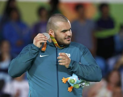 Mais um momento emocionante da Paralimpíada: o brasileiro Wilians Araújo, prata na categoria acima de 100kg, conquistou a medalha de prata. Pela primeira vez, as medalhas dos Jogos Paralímpicos contam com pequenas esferas ou guizos no interior que têm como objetivo oferecer uma experiência sensorial aos atletas com deficiência visual. A de ouro tem 28 guizos, a de prata 20 e a de bronze 18.