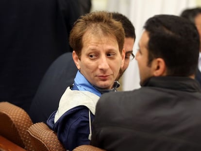 O multimilionário iraniano condenado à morte por fraude e delitos econômicos Babak Zanjani em um tribunal de Teerã, em foto sem data.