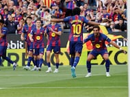 Ferran Torres (derecha) celebra con Lamine Yamal tras marcar el primer gol ante el Espnayol.