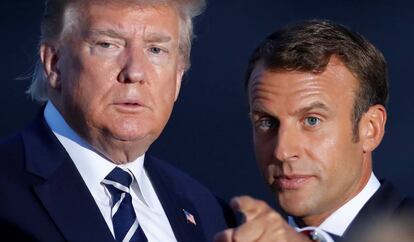 El presidente de EE UU, Donald Trump, junto al presidente de Francia, Emmanuel Macron, durante la cumbre del G7 este domingo.