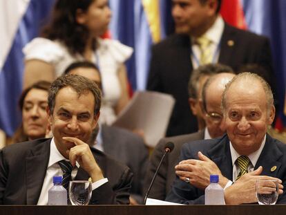 José Luis Rodríguez Zapatero y el rey Juan Carlos, ayer en Asunción.