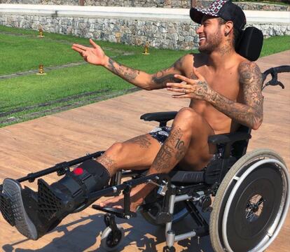 Neymar, convaleciente de su lesión.