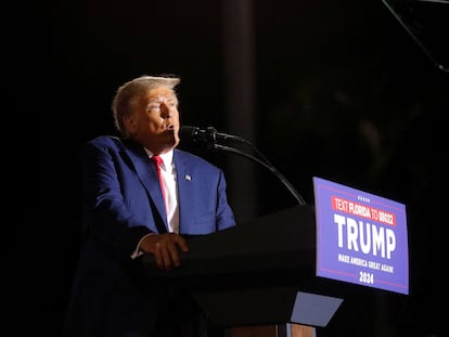 El expresidente de Estados Unidos Donald Trump, en un mitin, el 9 de noviembre en Hialeah, Florida.