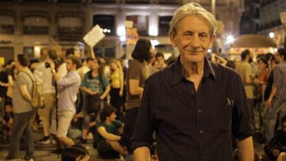 El director Basilio Mart&iacute;n Patino, en la Puerta del Sol de Madrid durante el 15-M. 