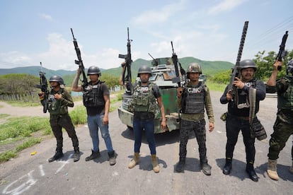 Miembros del Cártel de Jalisco Nueva Generación (CJNG) en el municipio de Agulilla, Michoacán. 