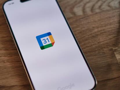 Logotipo de Google Calendar en un smartphone
