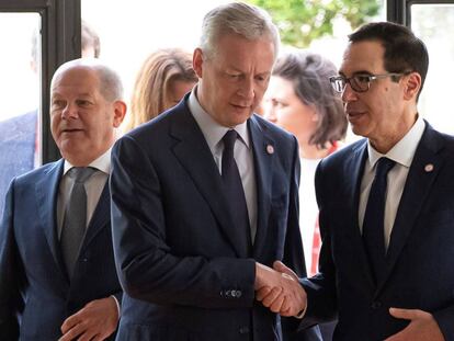 Desde la izquierda, los ministros de Hacienda de Alemania, Olaf Scholz, Francia, Bruno Le Maire, y EE UU, Steven Mnuchin, en Chantilly (Francia).