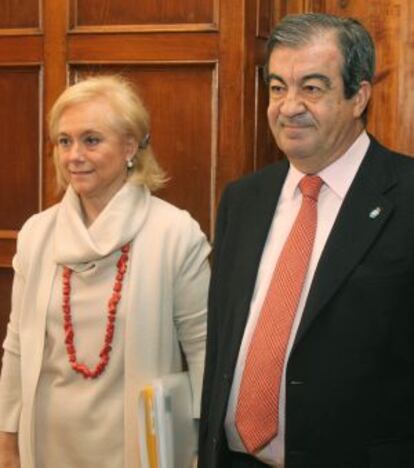 Fernández y Álvarez-Cascos, antes de una de las reuniones que han mantenido para tratar posibles pactos de gobierno.