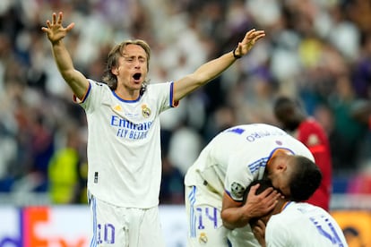 Los jugadores del Real Madrid celebran la victoria frente al Liverpool en la final de la Champions.