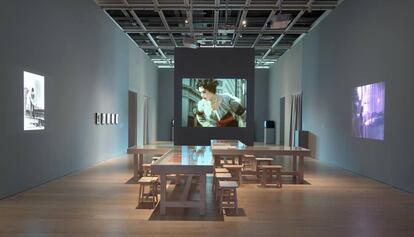 Sala del Whitney con obras de H&eacute;lio Oiticica.