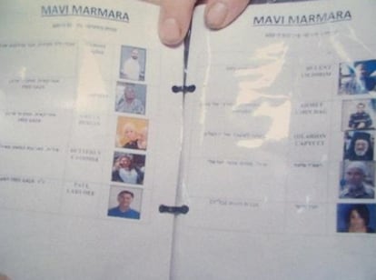 Imagen de la lista con las 16 personas que los soldados israelíes querían supuestamente asesinar durante el asalto a la Flotilla de la Libertad, según la ONG IHH.