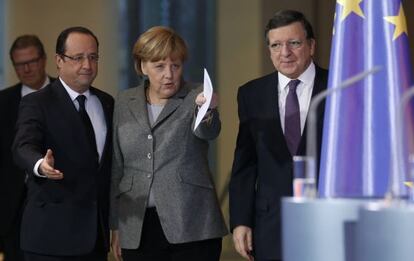François Hollande, Angela Merkel y José Manuel Durão Barroso, en Berlín